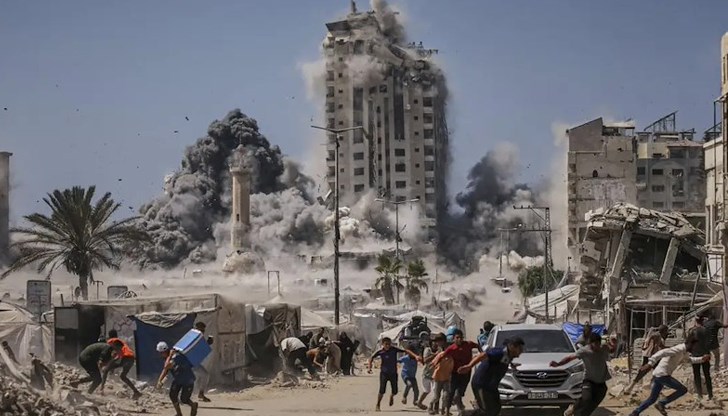 Министър Кац публикува видео с надпис "Продължаваме" след разрушаването на 15-етажната сграда Министър Кац публикува видео с надпис "Продължаваме" след разрушаването на 15-етажната сграда