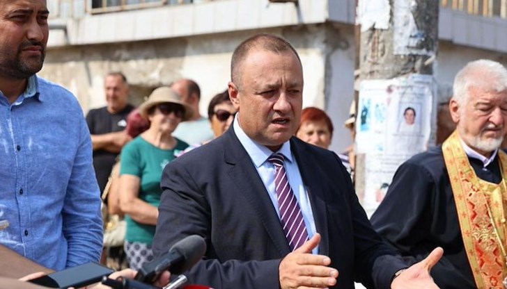 Министърът на регионалното развитие търси решения за справяне с водната криза в града Министърът на регионалното развитие търси решения за справяне с водната криза в града