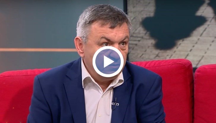 Експерт анализира връзката между опасните селфита и пребития полицейски шеф