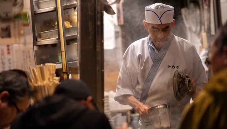 Рекордният наплив от чуждестранни туристи поставя традиционните ценности пред изпитание Рекордният наплив от чуждестранни туристи поставя традиционните ценности пред изпитание