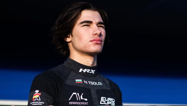 Българският пилот финишира втори в последното състезание за сезона на "Монца"