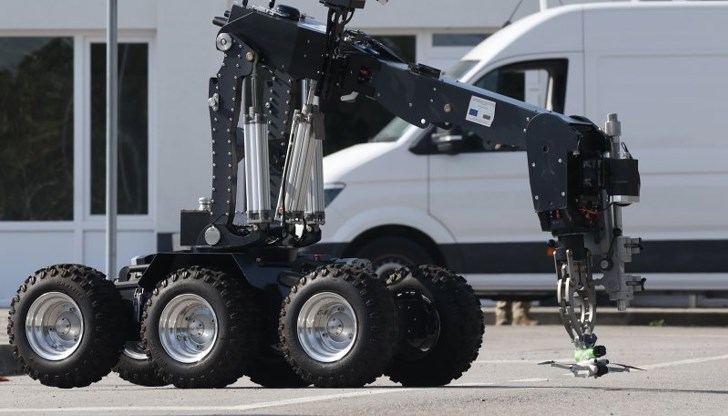 МВР демонстрира техника за борба с дронове в столичния квартал "Младост"