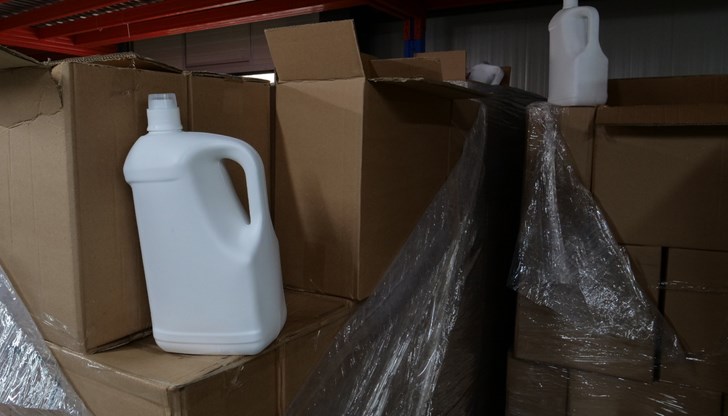 Служители на икономическа полиция разкриха схема за търговия с поддръжки през електронен магазин