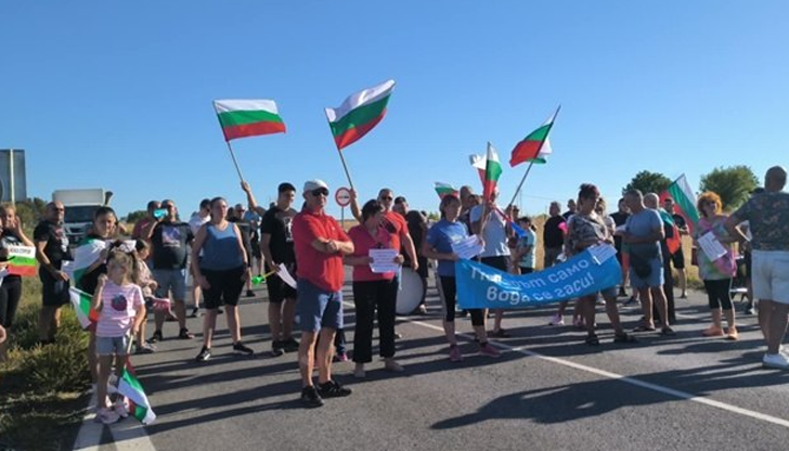 Гражданите продължават с исканията за решение на проблема с водоснабдяването,