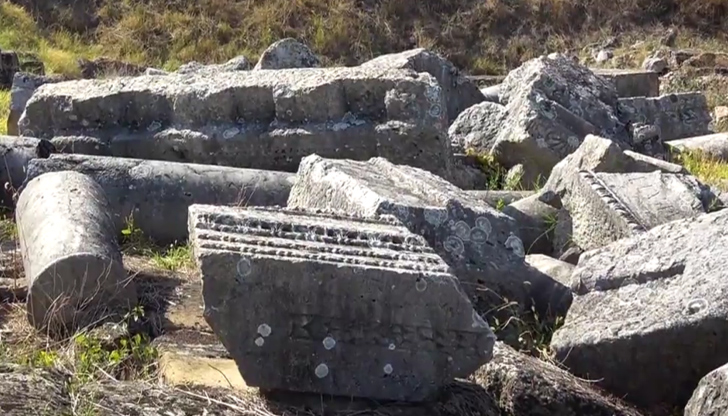 Величествена зала за приеми с разкошни мраморни декорации е била