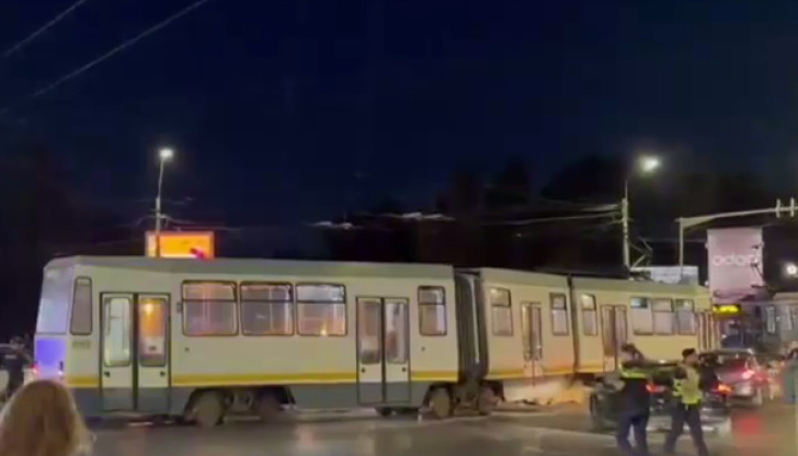 Румънската полиция издирва виновника за инцидентаТрамвай излезе от релсите в