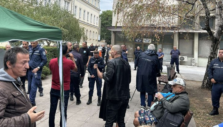 Демонстрацията се провежда под наслов Гражданите срещу мафиятаПротест срещу задържането