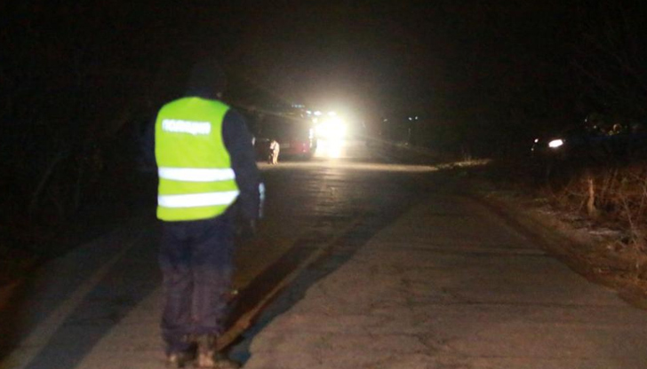 Трафикът се регулира от Пътна ПолицияНа 5-6 километра след разклона