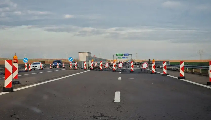 Движението в три участъка е двупосочно в платното за София,