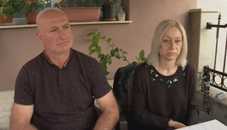 Бащата, който е полицай, твърди, че се оказва натиск за