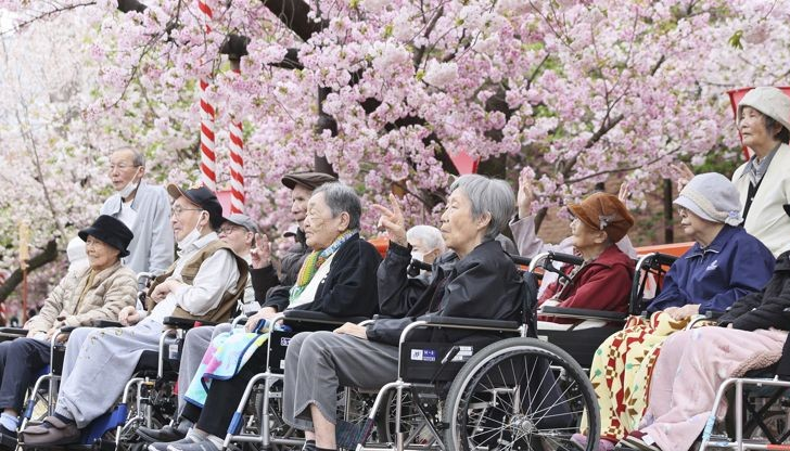 Жените представляват 88% от хората над 100-годишна възраст в странатаЯпония