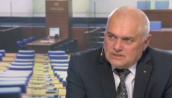 Побоят над старши комисар Кожухаров според Валентин Радев е симптом