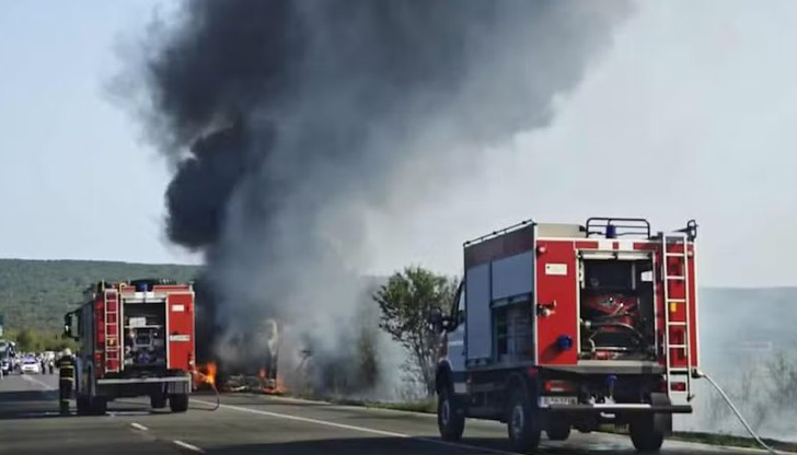 Превозното средство е напълно унищожено, няма пострадали при инцидентаАвтобус с