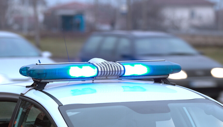 Двама мигранти са открити в багажника на автомобила с българска