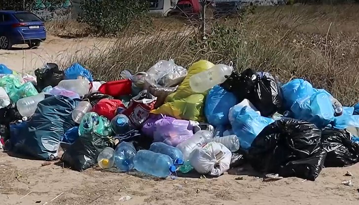 Местната власт е безсилна срещу тоновете отпадъци от туриститеСептември продължава