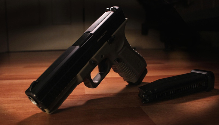 Майката си поиска обратно пистолета на сина след стрелба в