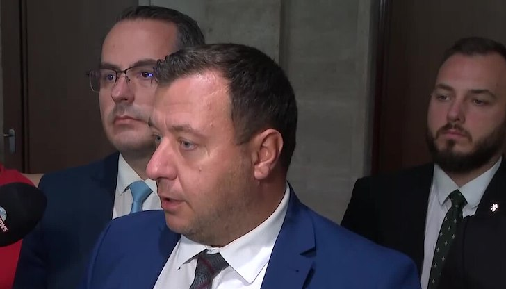 Петър Петров: Ще продължим да не се регистрираме докато не