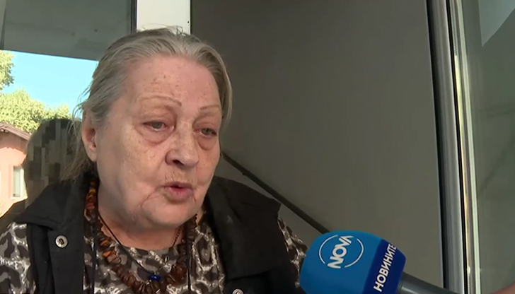 Жената е отгледала 22-годишния младеж, след като баща му заминал