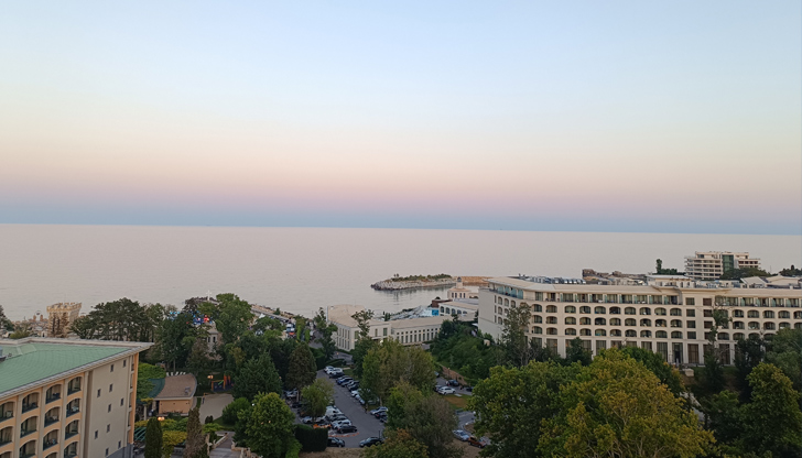 Температурите се повишават и остават в летния диапазон от 25