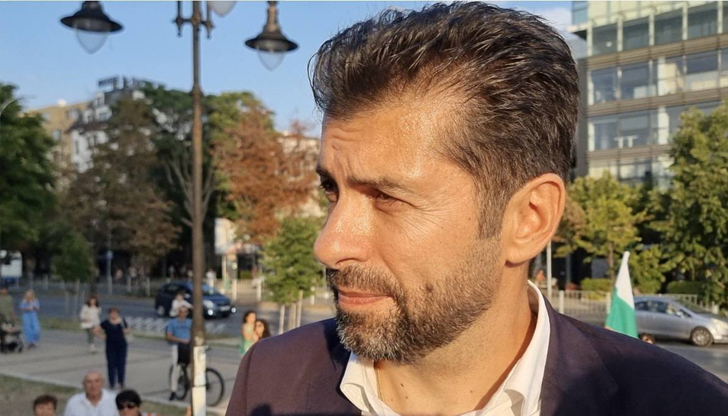 Не може да имаме политически затворници. Не е допустимо! Отиваме