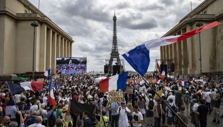 Огромният държавен дълг и социални права поставят под въпрос стабилността