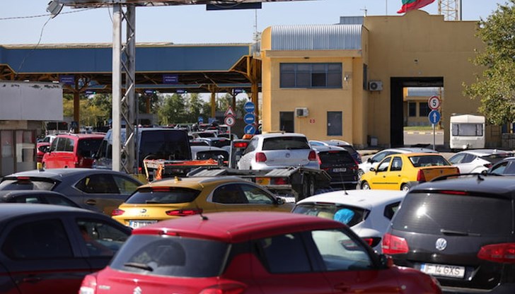 Задръстването е от румънската страна на мостаГолямо задръстване се образува