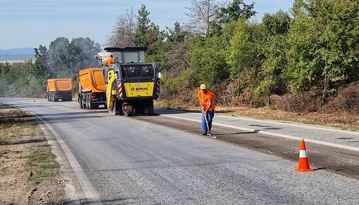 Обновяват 6 километра между Телиш и ЛуковитДнес започна ремонт на