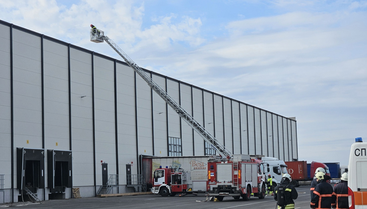 Екипи на пожарната, полицията и Спешна помощ тренираха координация при