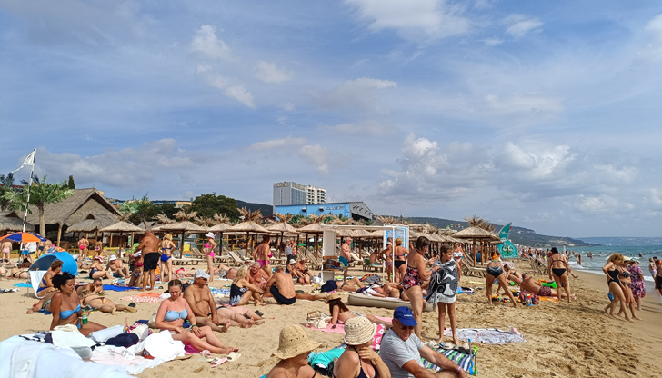 Първият учебен ден в дъжд, но октомври и ноември ще