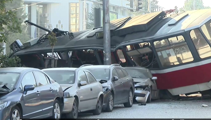 Камери са заснели двама души около трамвая на булевард Шипченски