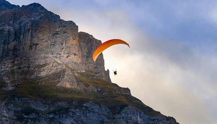 Екипи на Планинската спасителна служба спасиха пострадалия, който си е