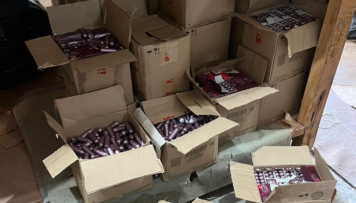 Диазотният оксид е бил скрит зад бара на импровизирана дискотека