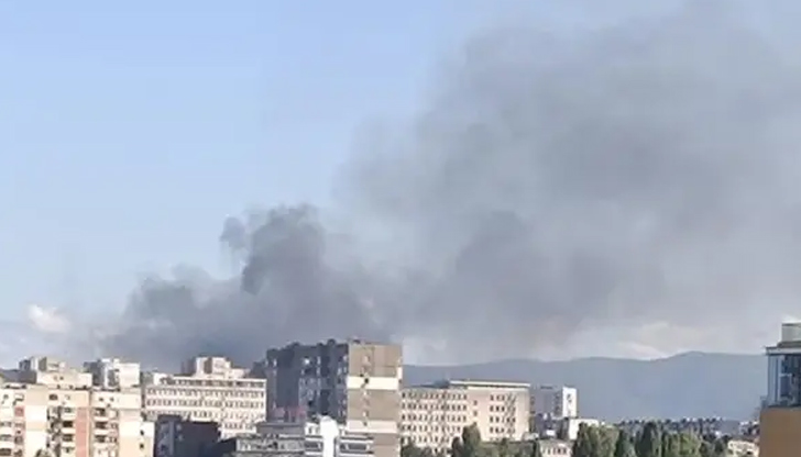 Огнена стихия обхвана сметище между Младост и Горубляне в СофияПожар