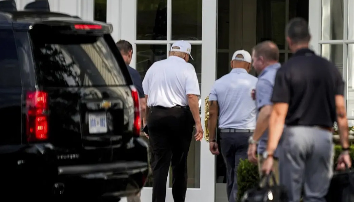 Райън Раут се опита да се намушка с химикалка след