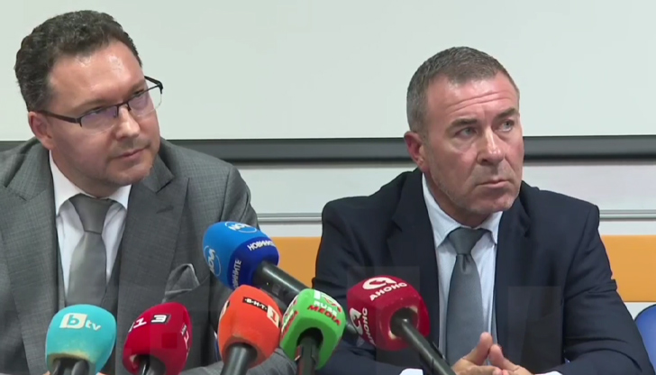 Даниел Митов пристигна в Русе след нападението на шефа на