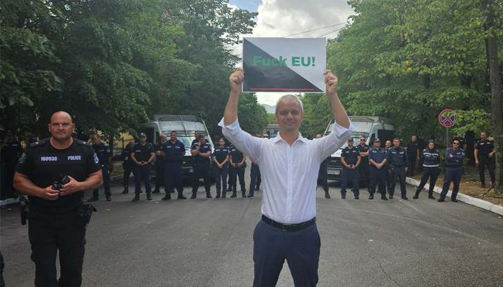 Според лидера на Възраждане, е възникнал логистичен хаос в ВМЗ-СопотЛидерът