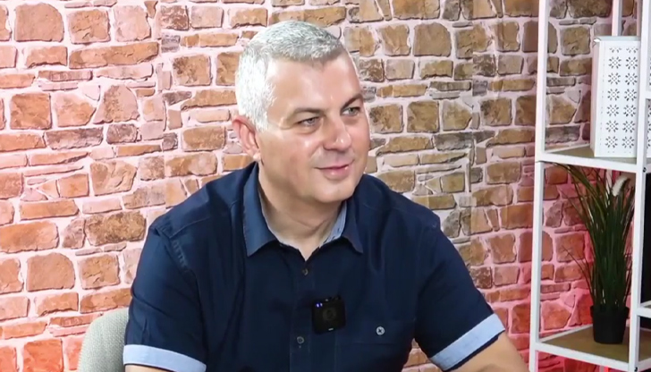 Според финансовия консултант много хора все още държат парите си