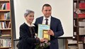 Проф. Пенка Ангелова получи почетен плакет за 20 години Австрийска библиотека
