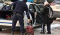 Двама полицаи помогнаха на изморена възрастна жена в София