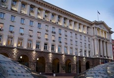 Решението идва след като управляващите потвърдиха 620 евро минимална заплата