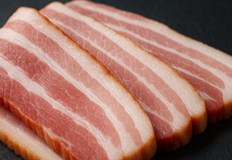 Те настояват за предупреждения че нитритите в продуктите причиняват ракБеконът