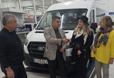 Превозното средство ще улесни достъпа на 13 деца и младежи