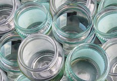 Натурален продукт ни спасява от търканетоПразните буркани от сосове компоти