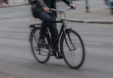 63 годишен водач загуби контрол и се блъсна в бордюр63 годишен мъж