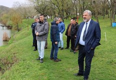 Обрасла растителност намалява проводимостта отстраняват паднали дърветаПродължават проверките на речните