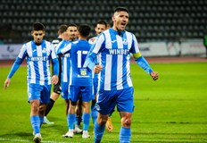 Клубът е първи в класирането но изпитва сериозни финансови затрудненияПредстои