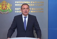 Решението е по предложение на Борислав ГуцановПравителството отпусна по 15