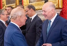 Двамата разговаряха по време на кралския прием за Срещата на