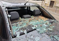Потрошиха стъкло на Фолксваген и срязаха гума на Мерцедес Полицията в