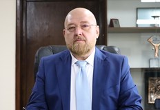 На негово място ще встъпи Илиян Илиев от листата на